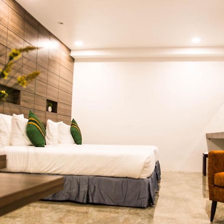 Family Boutique Hotel Вьентьян Экстерьер фото