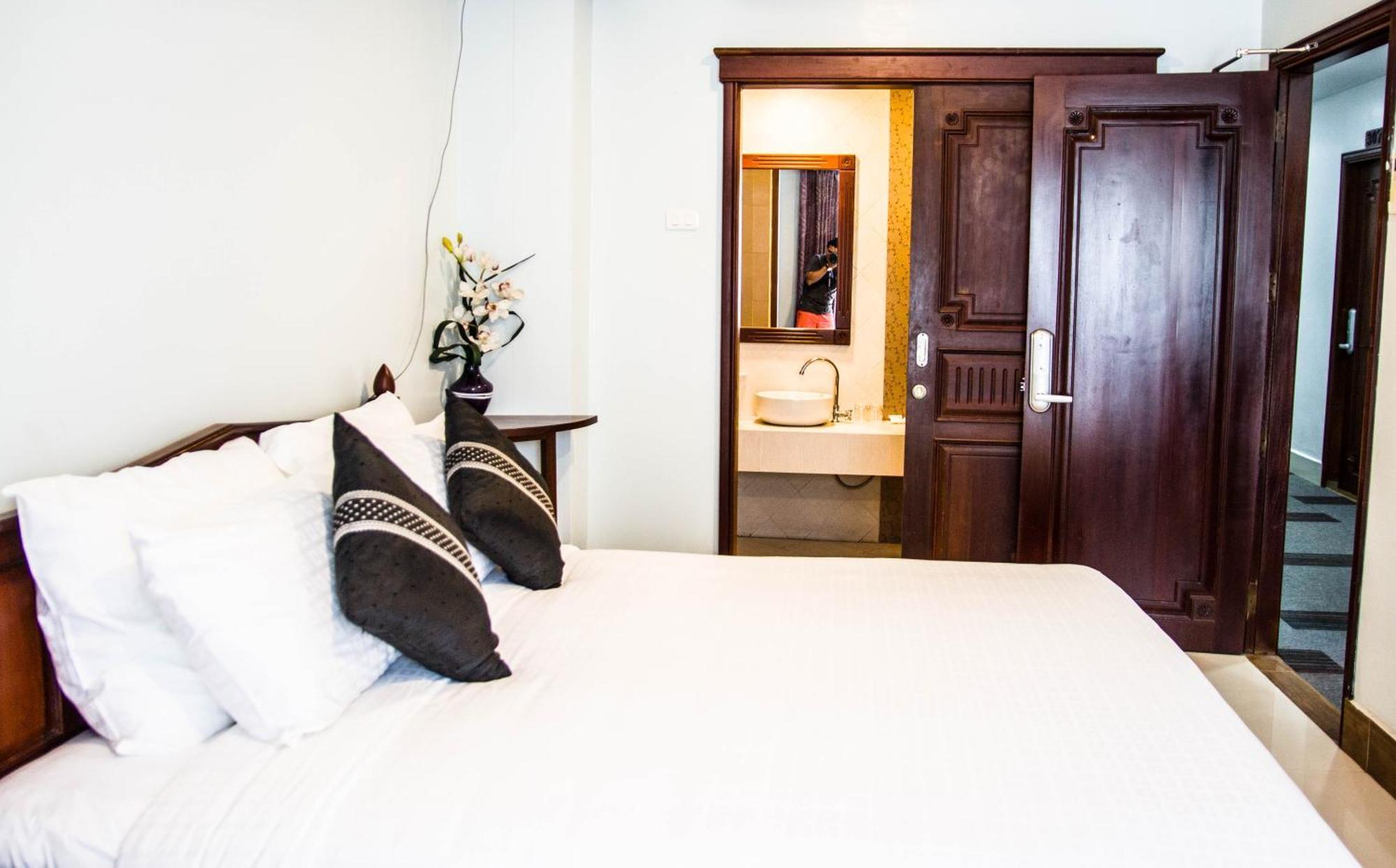 Family Boutique Hotel Вьентьян Экстерьер фото