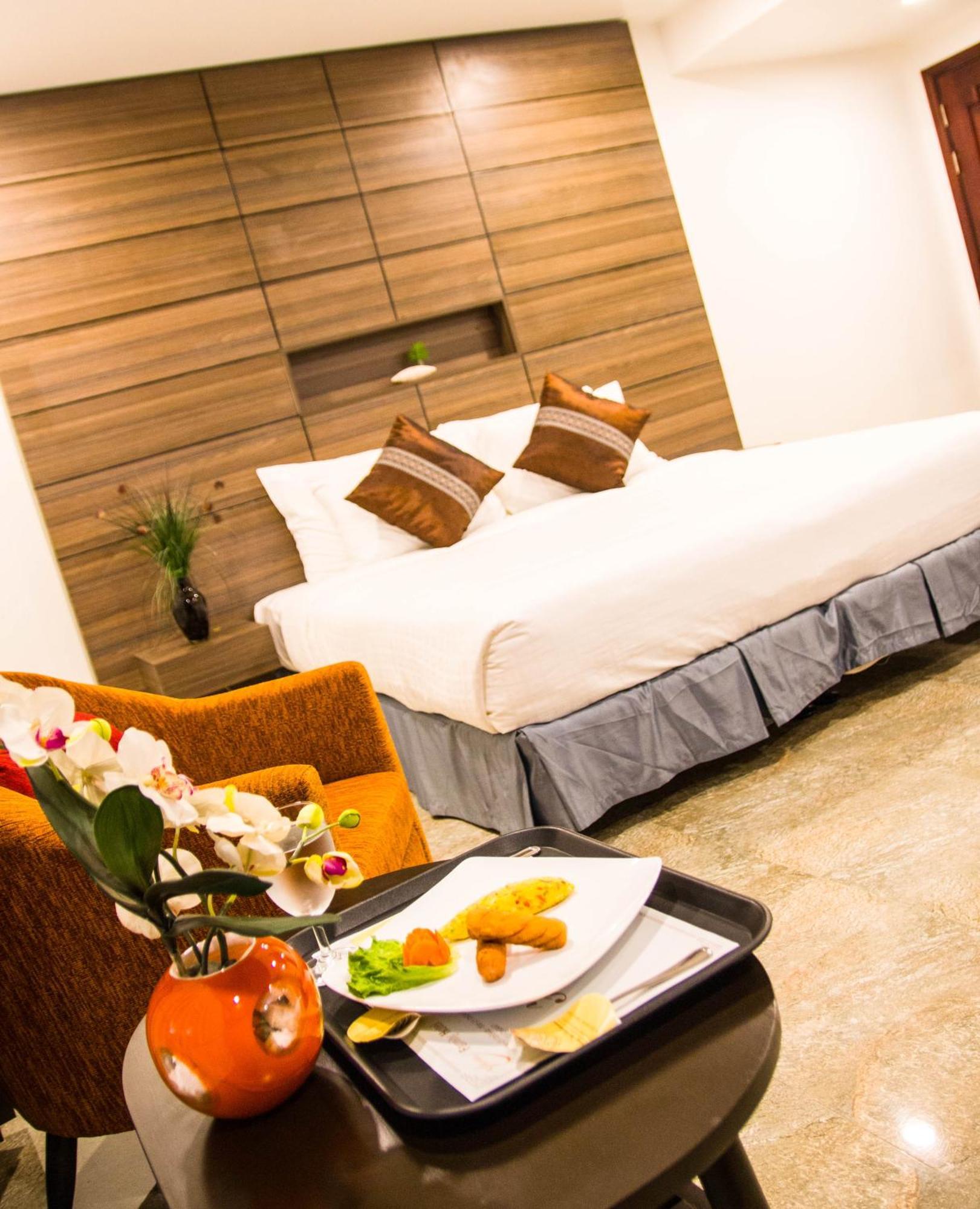 Family Boutique Hotel Вьентьян Экстерьер фото