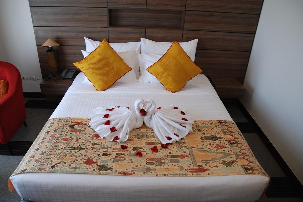 Family Boutique Hotel Вьентьян Экстерьер фото
